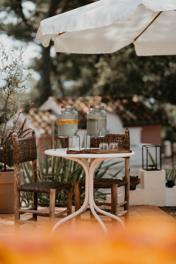 Le Cigalon Bed & Breakfast Le Beausset Bagian luar foto
