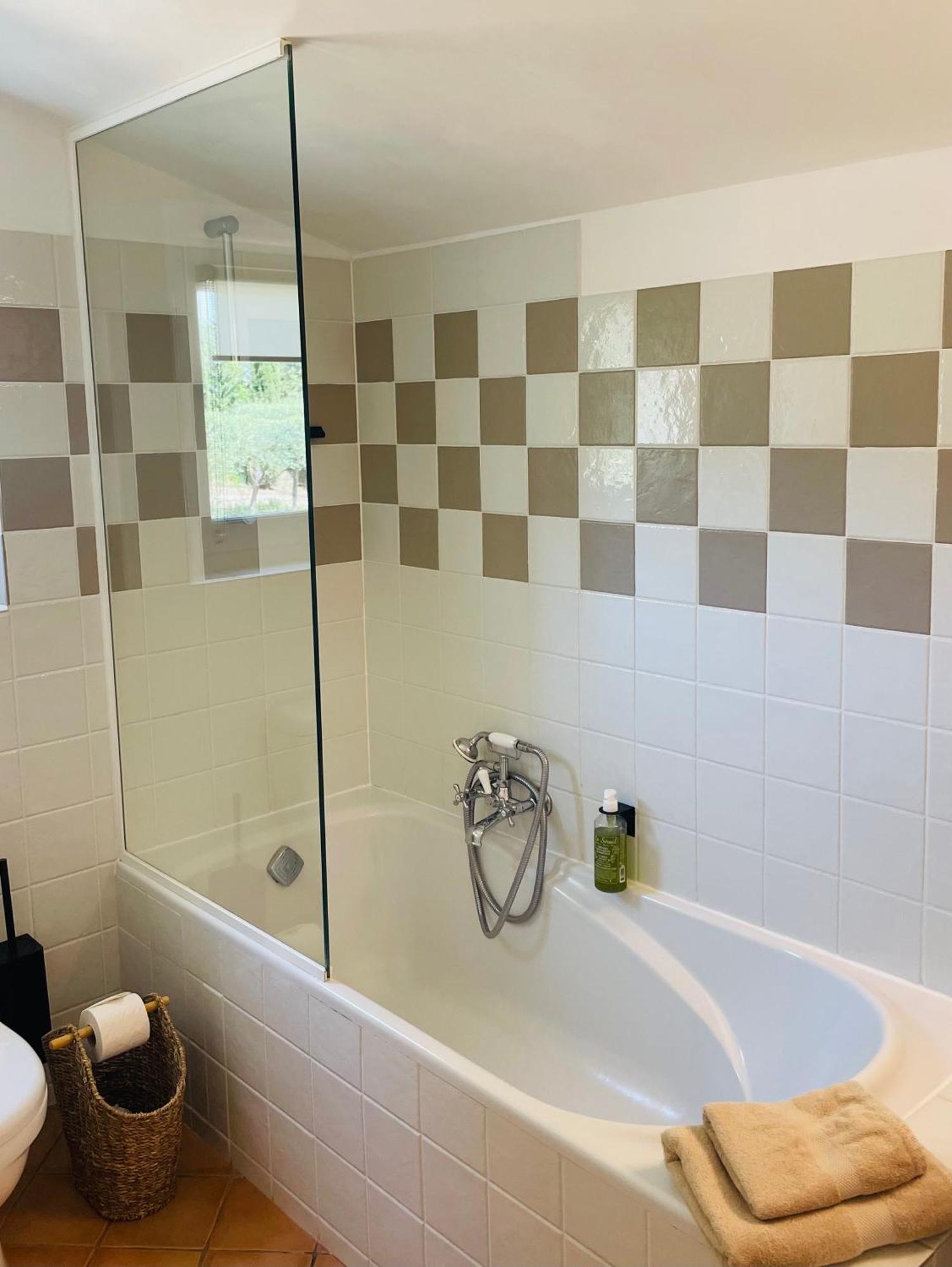 Le Cigalon Bed & Breakfast Le Beausset Ruang foto