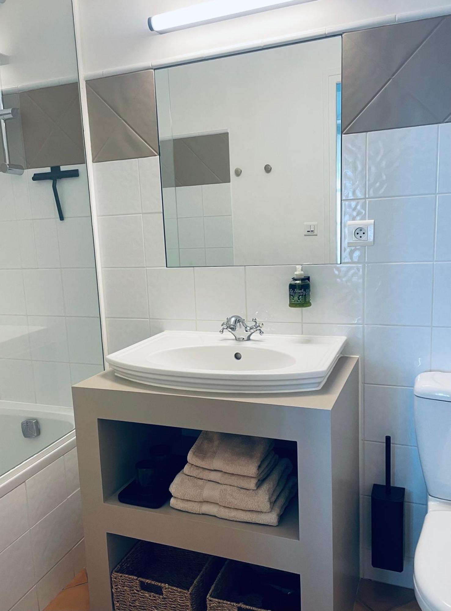 Le Cigalon Bed & Breakfast Le Beausset Ruang foto