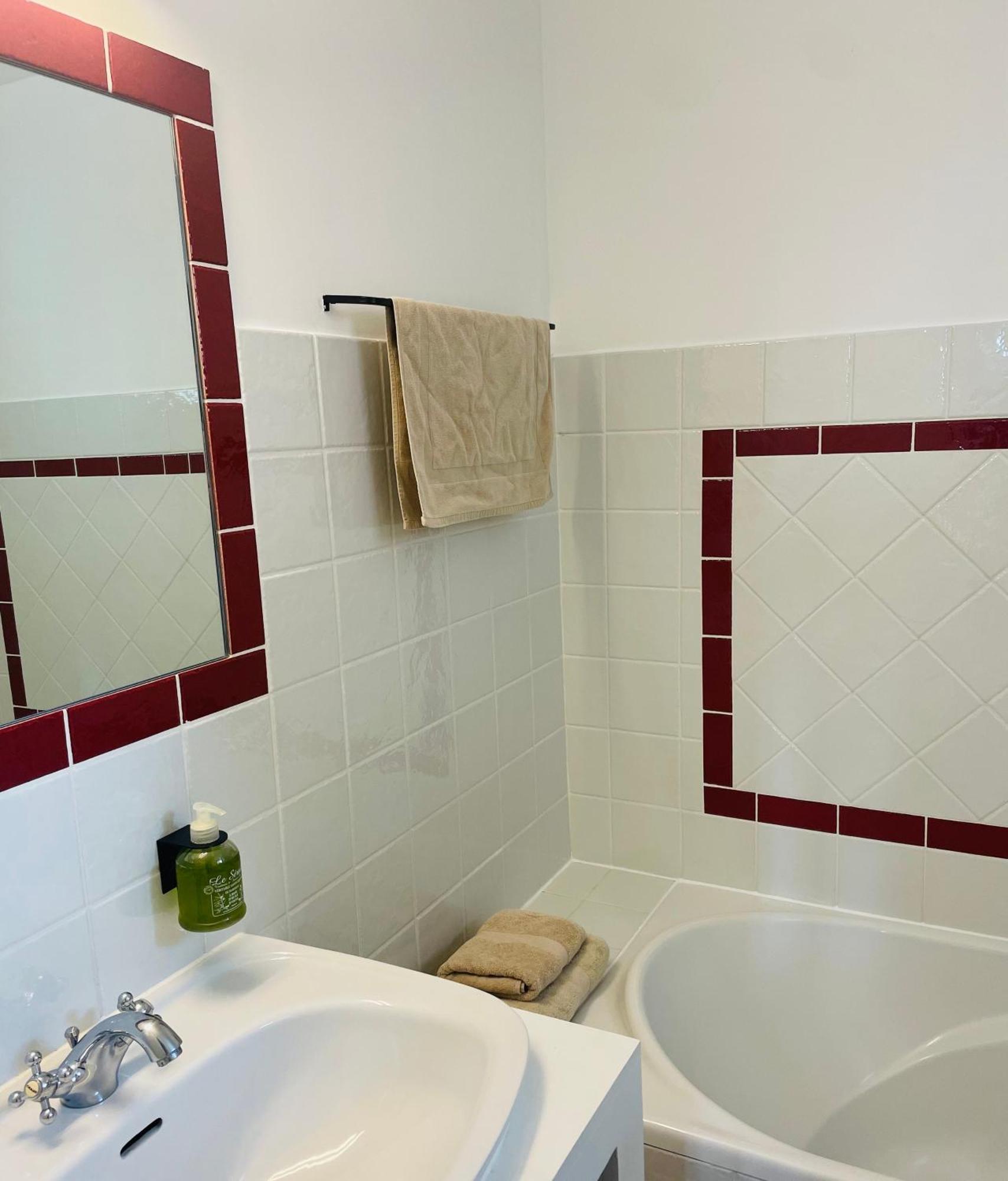 Le Cigalon Bed & Breakfast Le Beausset Ruang foto